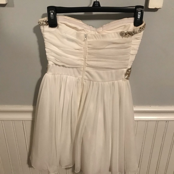 short formal white/gold detailed dress - Picture 2 of 3